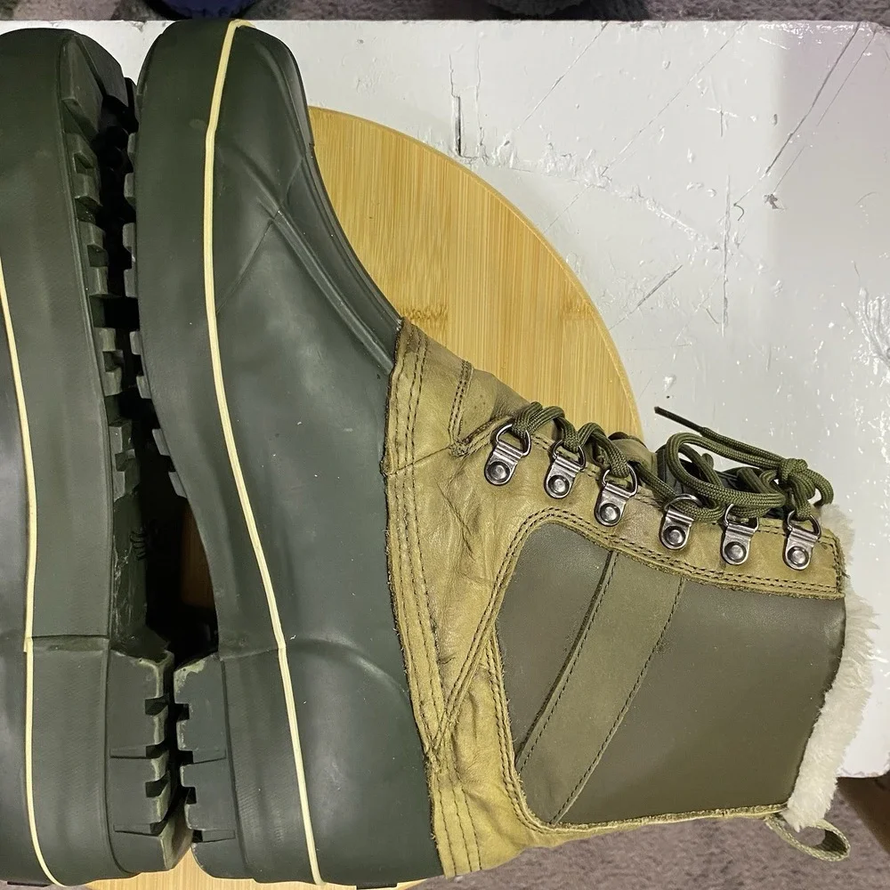 Creative Recreation Women's Leather Duck Boots in Tan / Green Size 10 US Fauxfur